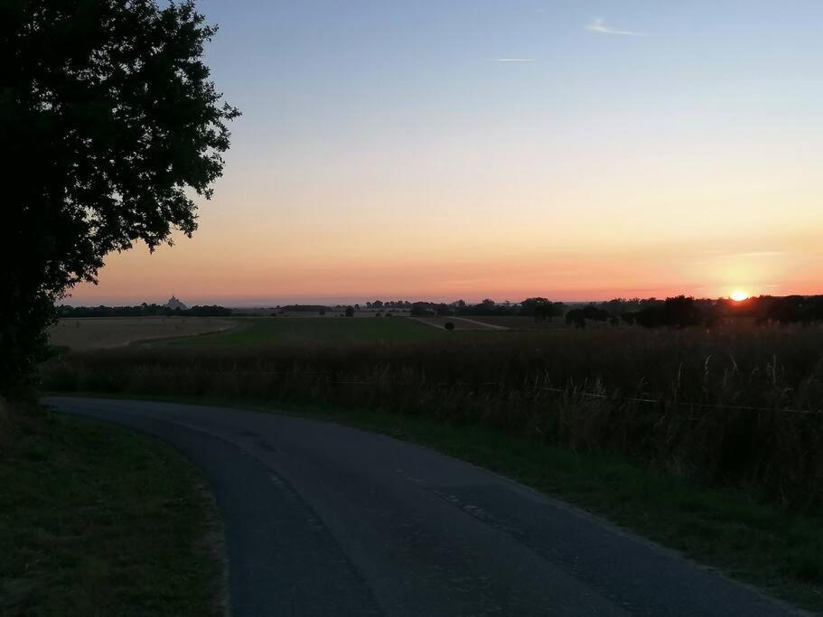 Sunset Family Guesthouse Mont Saint Michel Céaux Exteriör bild